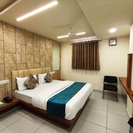 Hotel Kinara 阿穆达巴 外观 照片