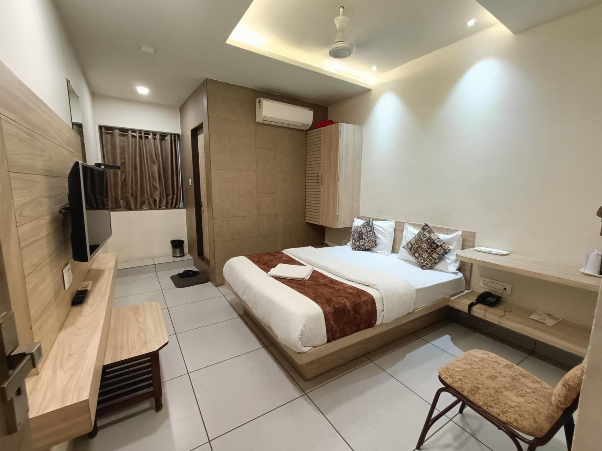 Hotel Kinara 阿穆达巴 外观 照片