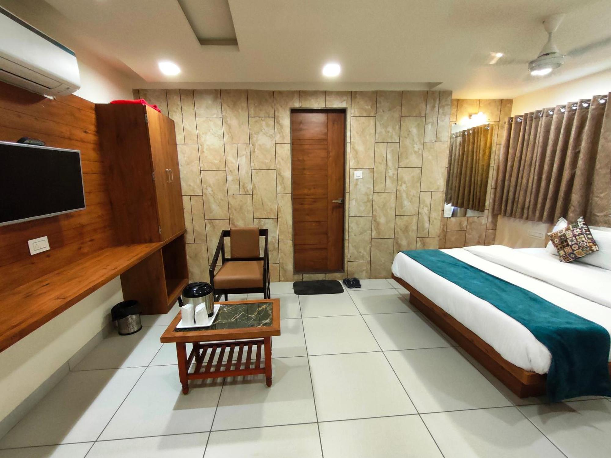 Hotel Kinara 阿穆达巴 外观 照片