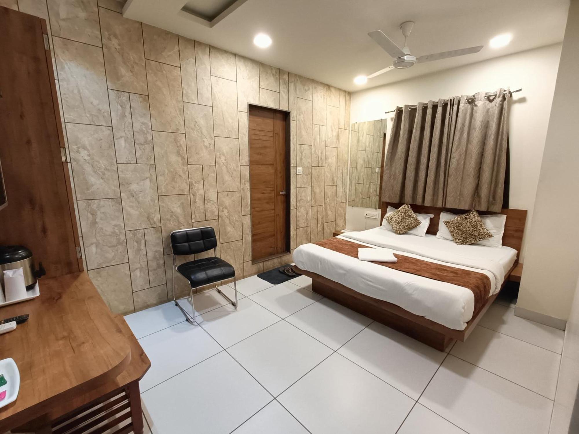 Hotel Kinara 阿穆达巴 外观 照片