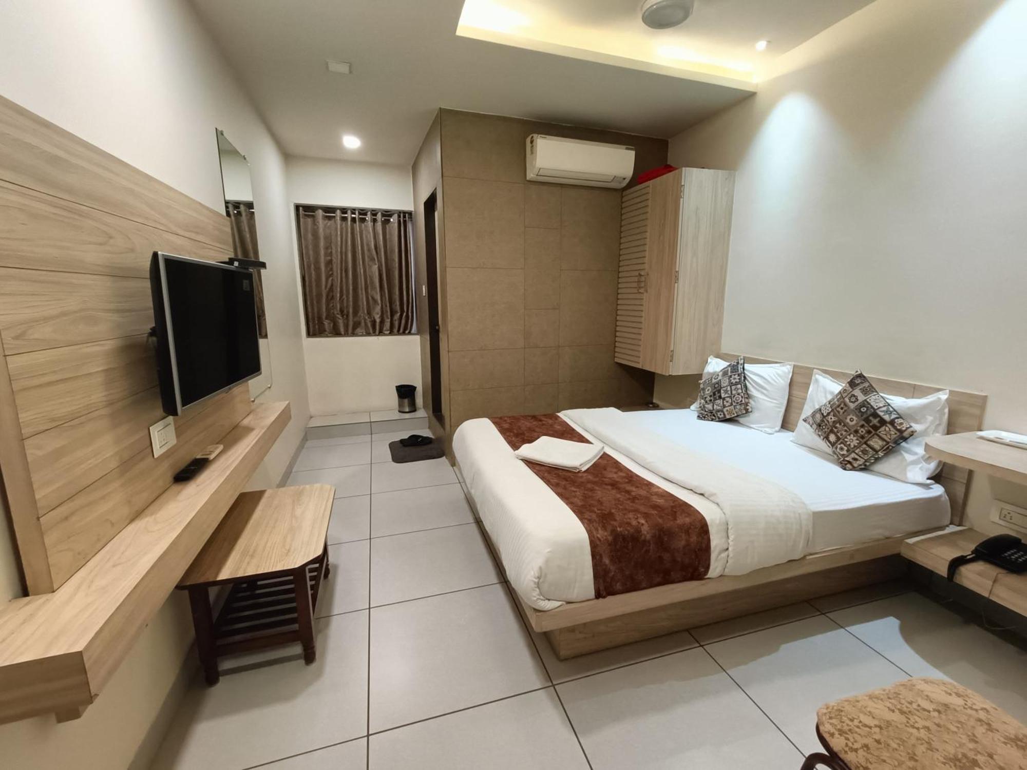Hotel Kinara 阿穆达巴 外观 照片