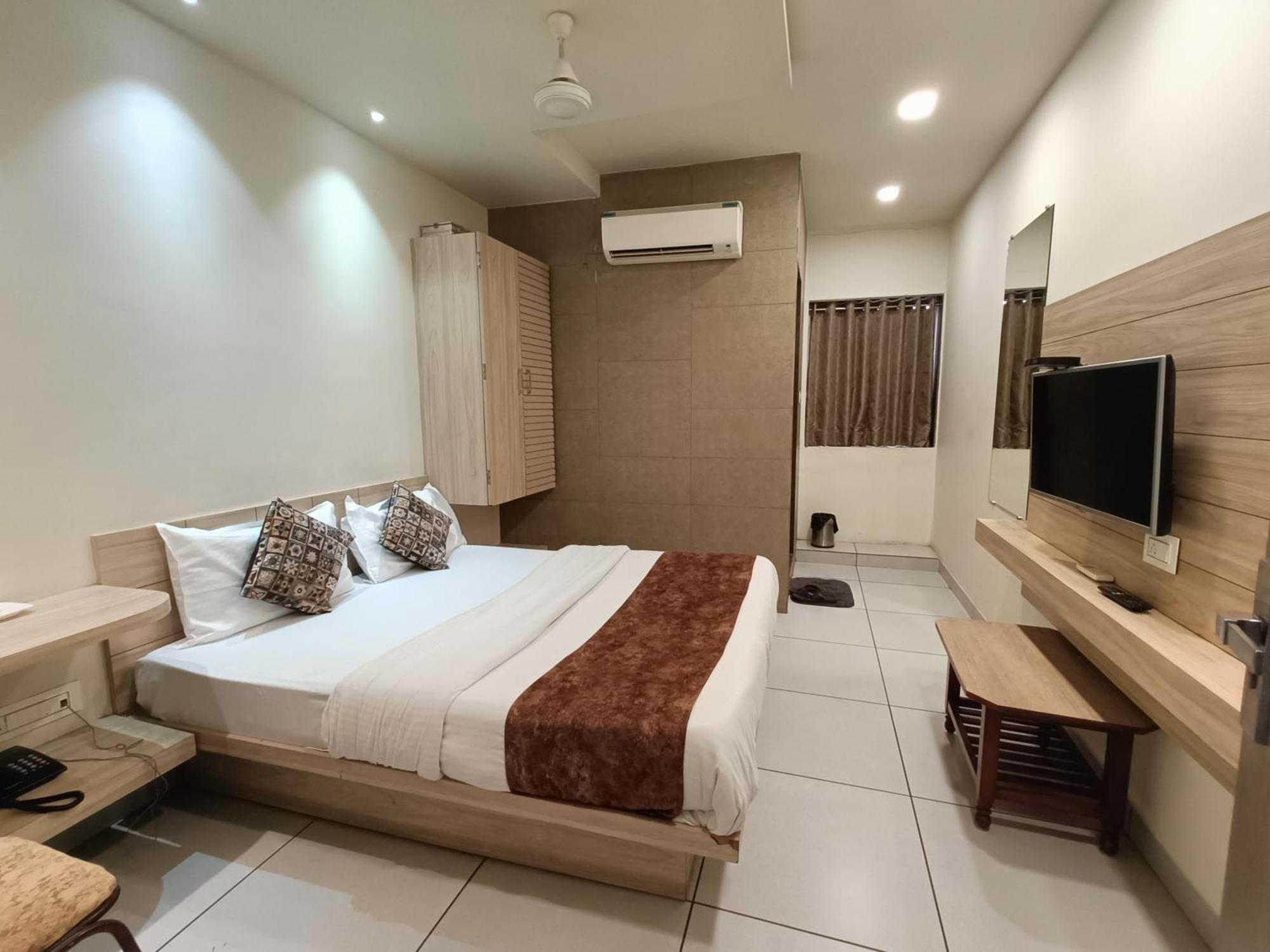 Hotel Kinara 阿穆达巴 外观 照片