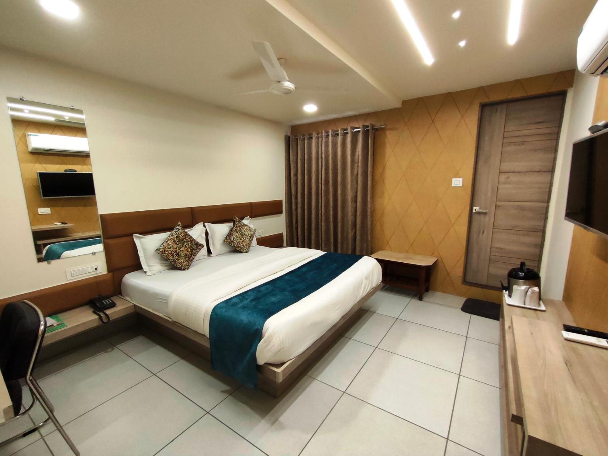 Hotel Kinara 阿穆达巴 外观 照片