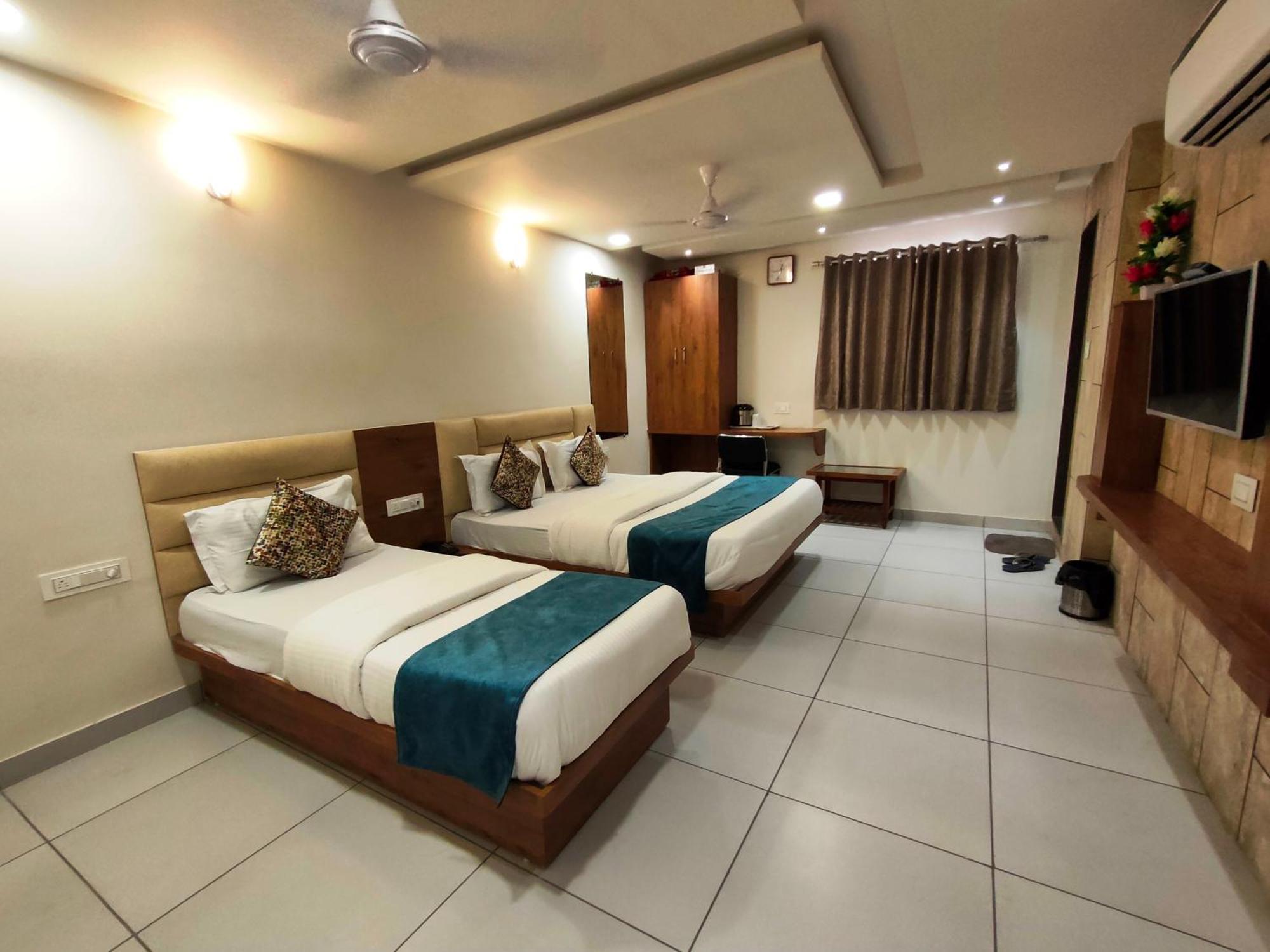 Hotel Kinara 阿穆达巴 外观 照片
