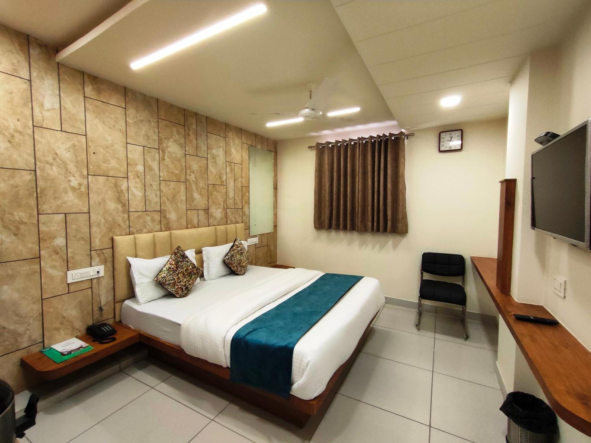 Hotel Kinara 阿穆达巴 外观 照片