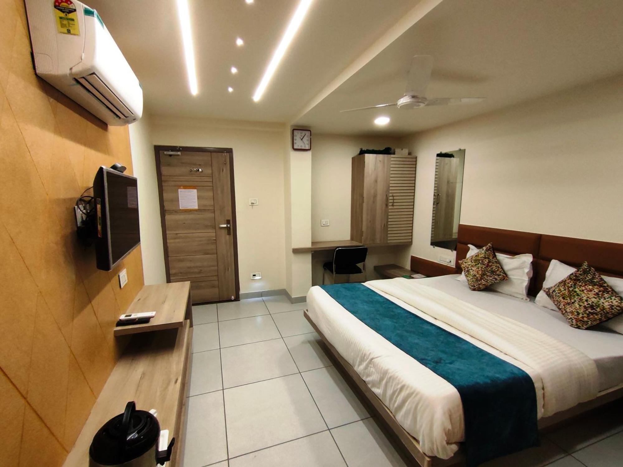 Hotel Kinara 阿穆达巴 外观 照片