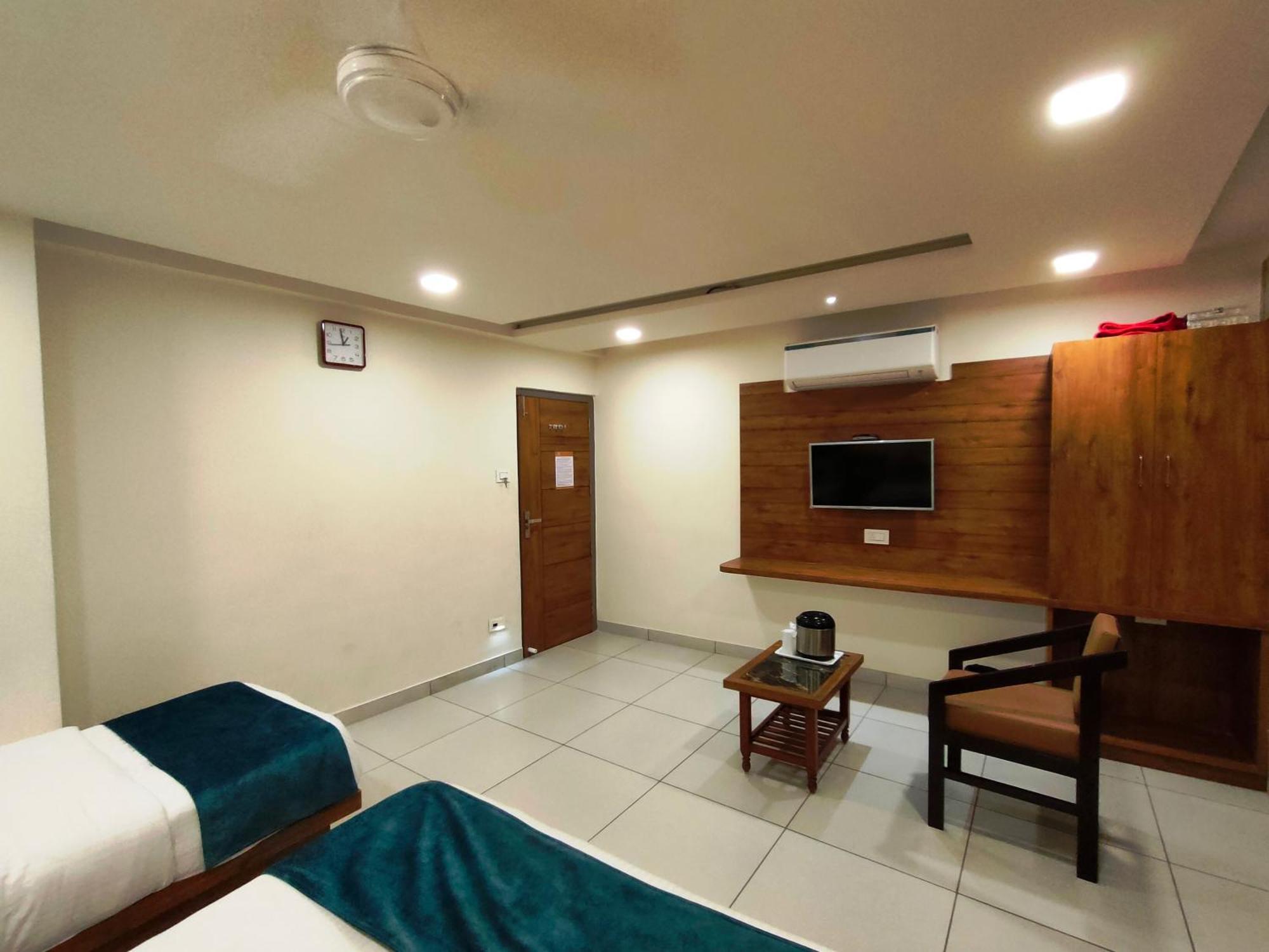 Hotel Kinara 阿穆达巴 外观 照片